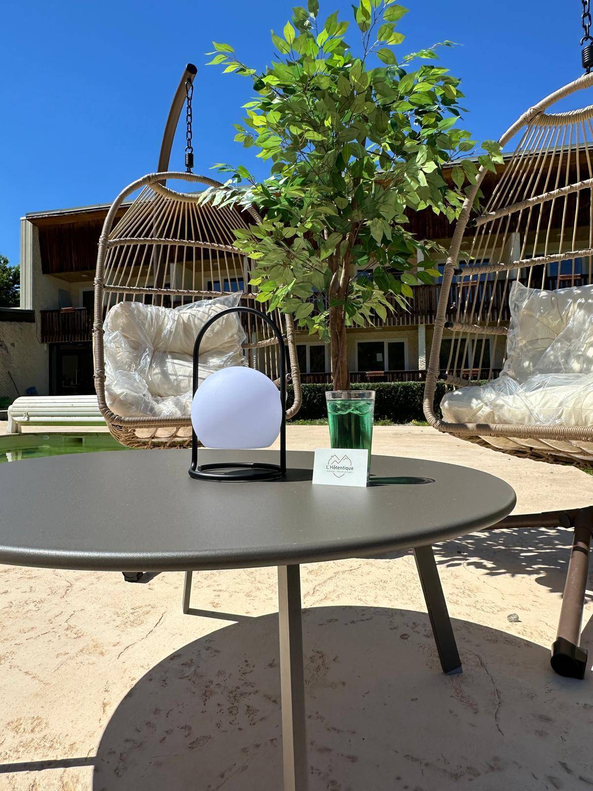 Bar à Sisteron dans les Alpes avec pizza, planche fromage, cocktails, vins, pastis