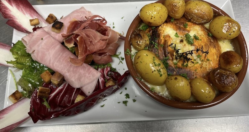 Restaurant bar à Turriers dans les Alpes-de-Haute-Provence (04) avec des produits locaux et cuisine de saison