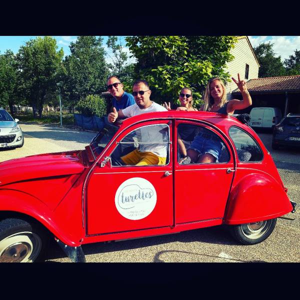 Partez à l'aventure en 2CV dans la Provence bucolique !