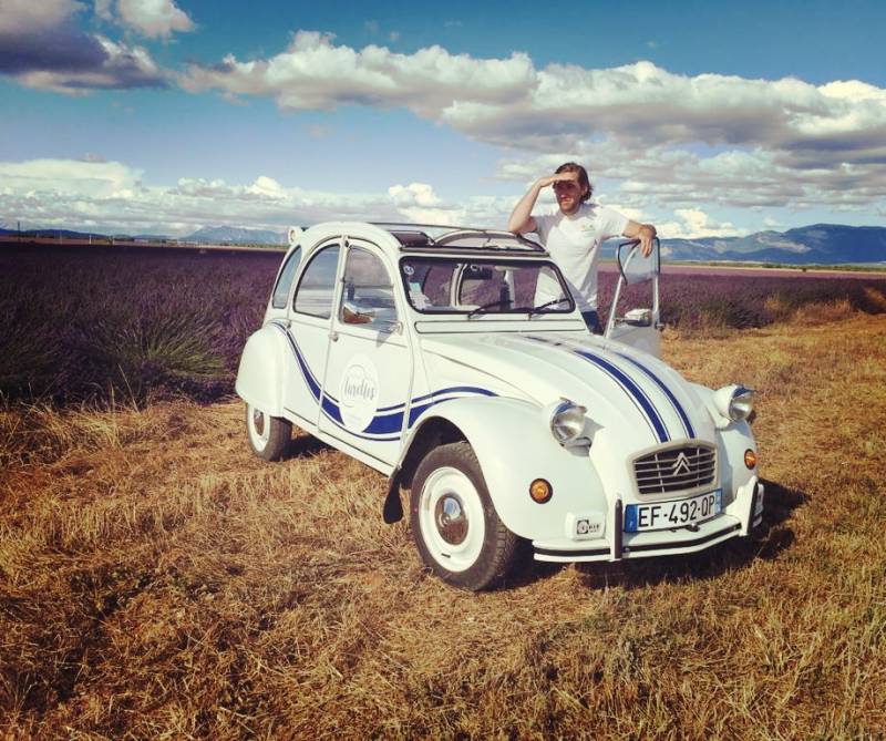 Partez à l'aventure en 2CV dans la Provence bucolique !