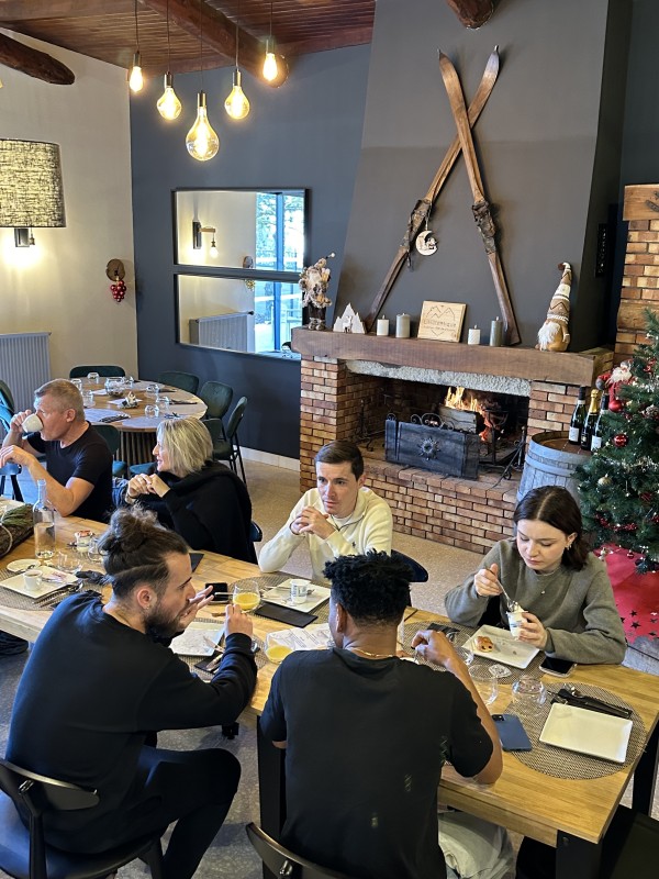 Petit-déjeuner avec des produits frais dans notre restaurant à Turriers, à proximité de Gap