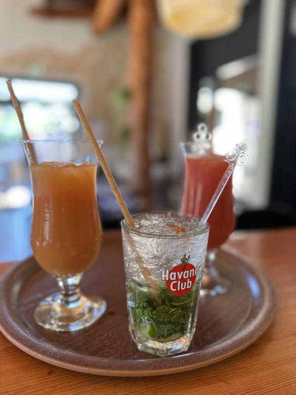Notre bar et ses bières locales avec une vue imprenable sur les montagnes de Turriers