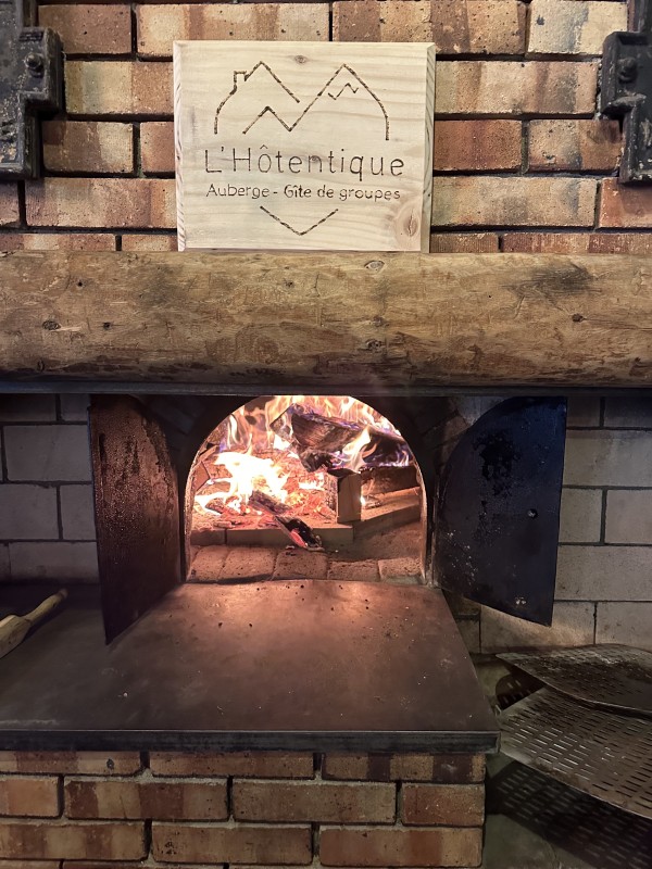 Restaurant avec des grillades au feu de bois, proche de Sisteron dans les Alpes