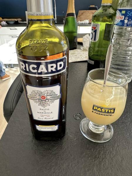 Le bar de « L’Hôtentique », un lieu de convivialité et de découverte à Turriers