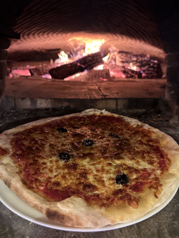 Venez manger un plat typique fait-maison dans notre restaurant avec des produits locaux, à Turriers au sud de Gap