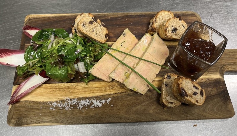 Restaurant bar à Turriers dans les Alpes-de-Haute-Provence (04) avec des produits locaux et cuisine de saison