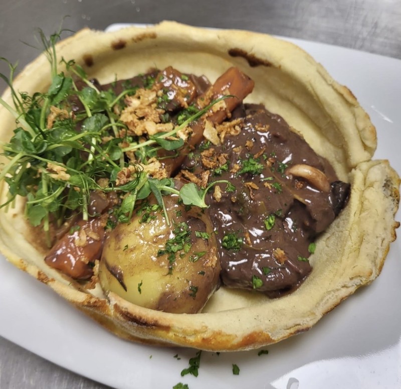Venez manger un plat typique fait-maison dans notre restaurant avec des produits locaux, à Turriers au sud de Gap