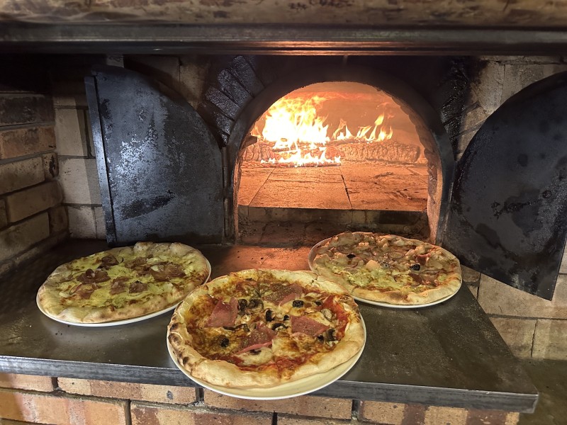 Venez manger un plat typique fait-maison dans notre restaurant avec des produits locaux, à Turriers au sud de Gap
