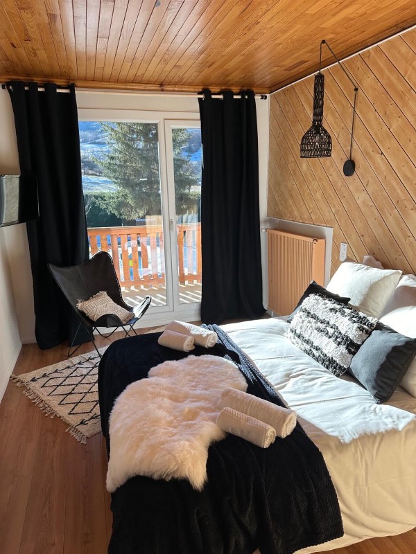 Réservez votre séjour à Turriers dans un hôtel au cœur de la campagne