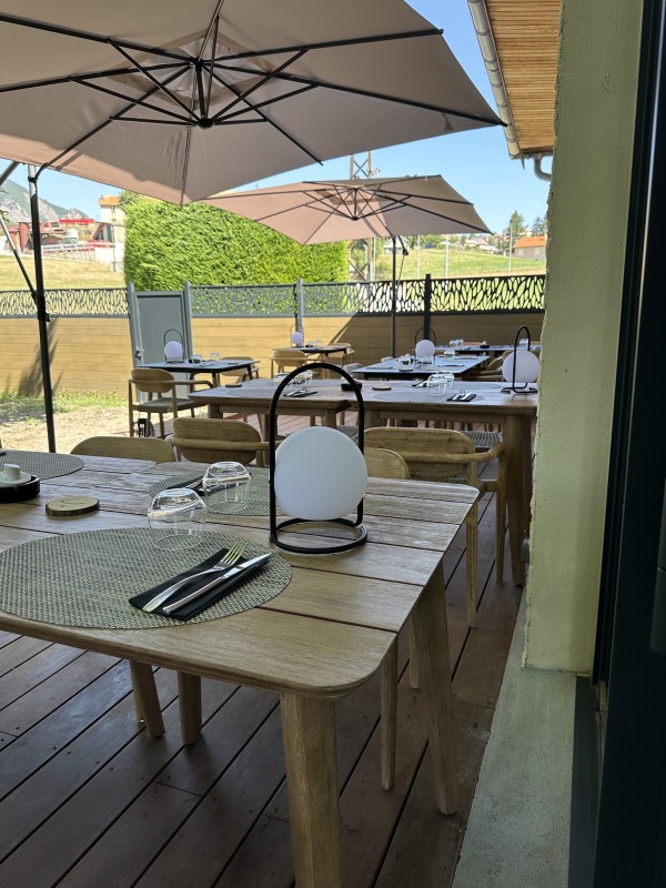 Réservez une table pour savourer des produits locaux de qualité dans notre restaurant à « L’Hôtentique », à proximité de Gap
