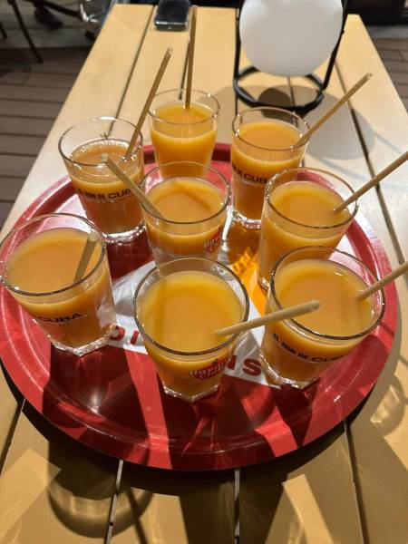 Bar chaleureux avec de nombreux cocktails et boissons, vous passerez un très bon moment dans notre gîte