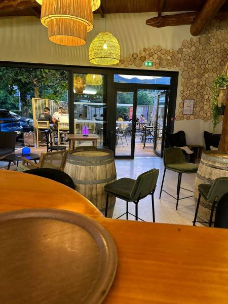 Profitez de notre pub pour savourer un cocktail maison à Turriers