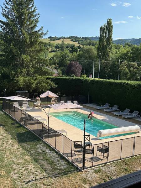 Le pub de notre hôtel à Turriers : un instant de convivialité et de plaisir