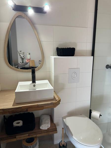 Séjournez à « L’Hôtentique », dans une chambre confortable à Turriers dans les Alpes-de-Haute-Provence