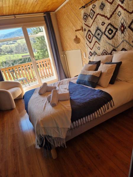 Chambre dans notre auberge au cœur des Alpes du Sud à Turriers