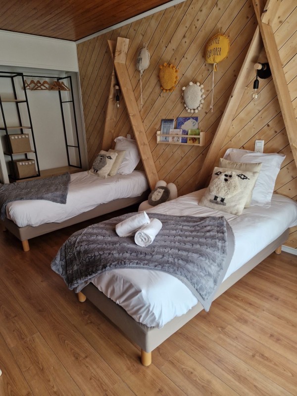 Prendre une chambre familiale confortable pour trois à cinq personnes à Turriers, proche de Gap