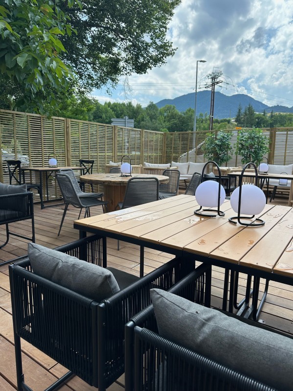 Rejoignez-nous pour un week-end en famille dans notre bar de qualité à « L’Hôtentique », près de Gap
