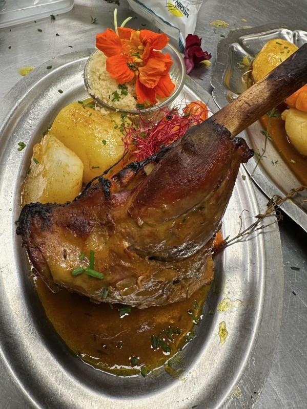 Réservez une table dans notre restaurant de produits du terroir pour savourer des produits locaux de qualité, à proximité de Gap