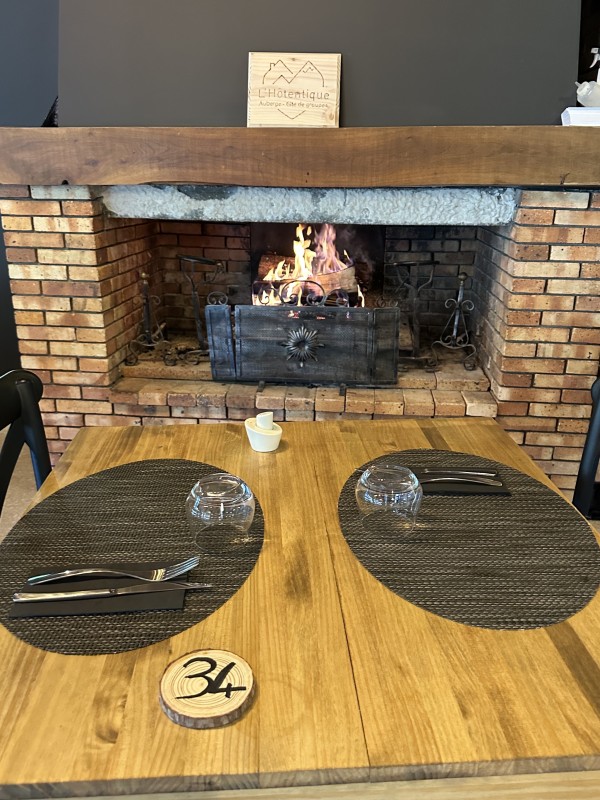 Réservez une table pour savourer des produits locaux de qualité dans notre restaurant à « L’Hôtentique », à proximité de Gap
