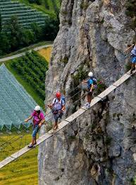 Via ferrata des Alpes : la Grande Fistoire et la « ferrata familia » les Ammonites